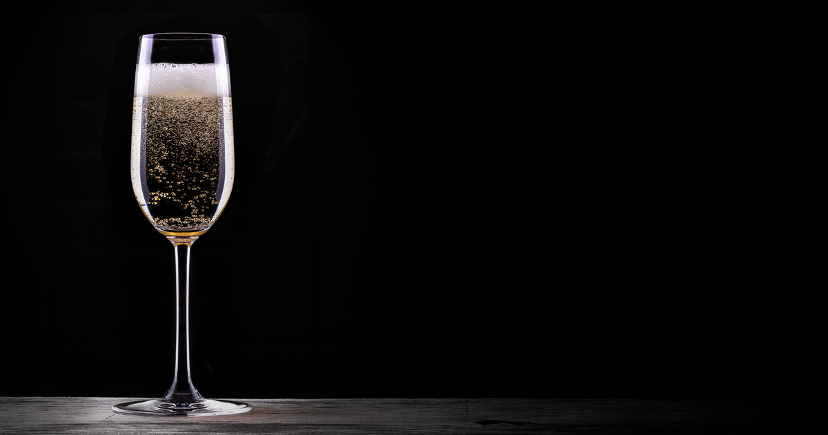 bicchiere champagne sfondo nero